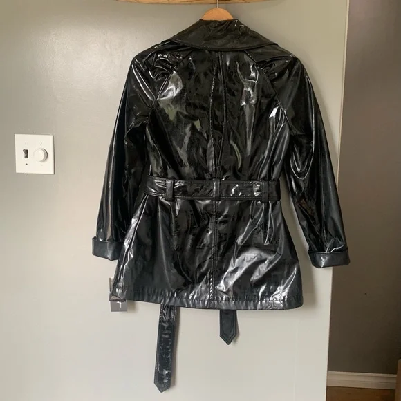 80’s Vintage ⚡️ NWT Black Rivet Glossy Shiny Black Trench Raincoat - Size Medium - Picture 2 of 4